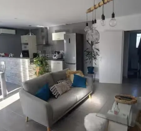 Willa Charmante Maison Lumineuse Avec Piscine, Jolie Vue Potelières